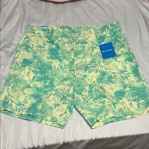 Columbia Men's Washed Out Printed Shorts - Blue size 34, inseam-8 in